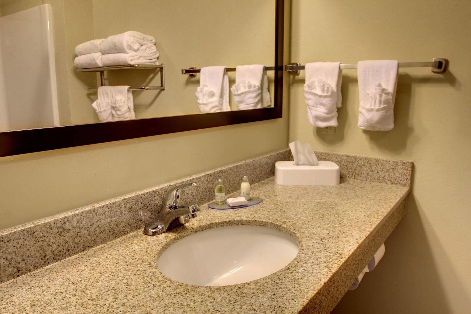 Cobblestone Inn&Suites - Hartington Extérieur photo