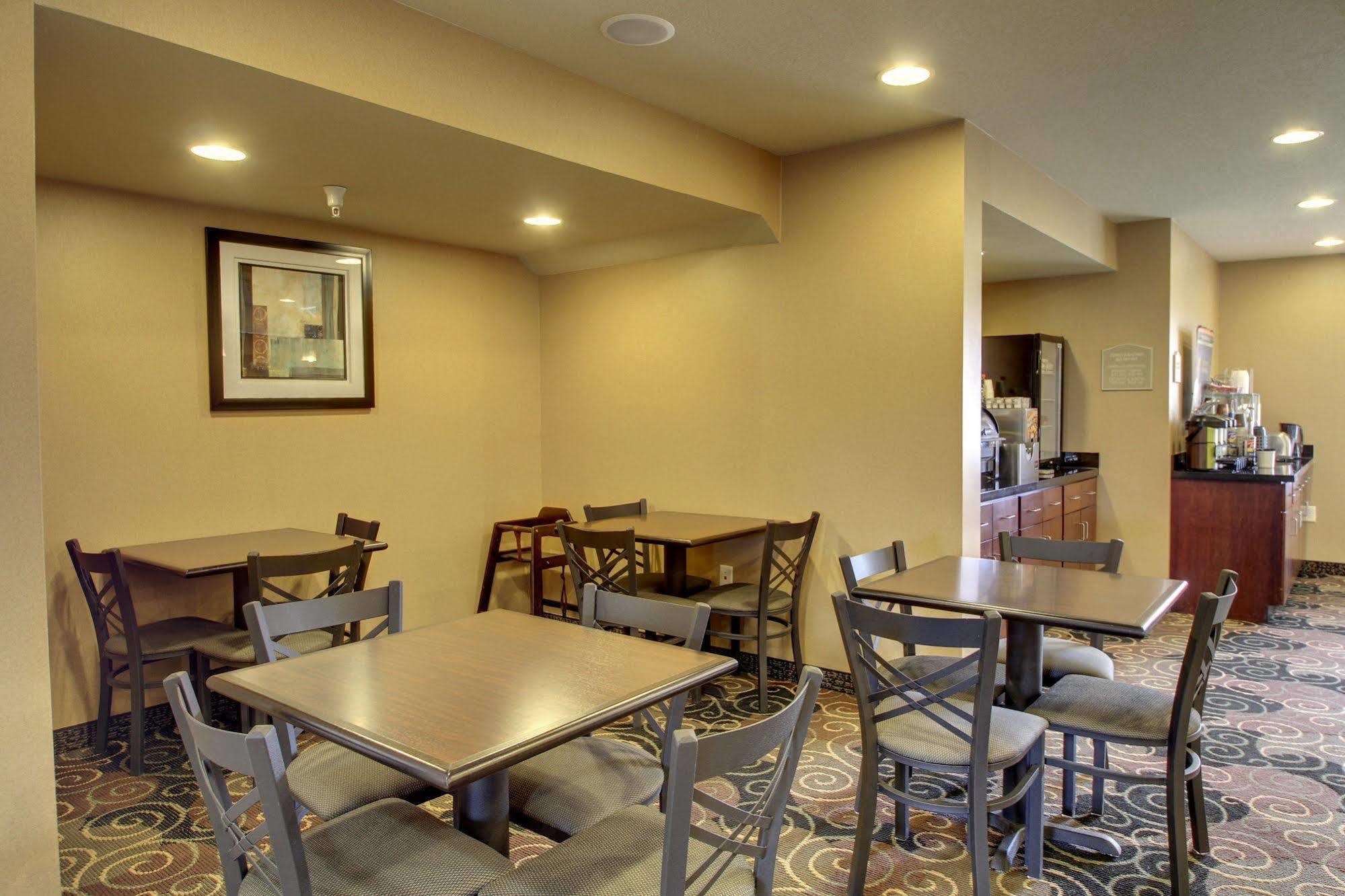 Cobblestone Inn&Suites - Hartington Extérieur photo